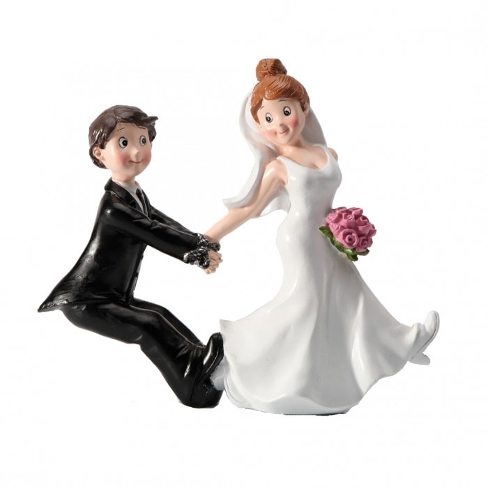 Figurine couple de mariés enchaînés 15 cm – décoration originale et romantique pour gâteau de mariage à petit prix.