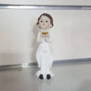 Figurine garçon communion en résine blanche tenant un calice doré – 14 cm