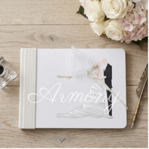 Livre d'Or Mariage Élégance - Robe en Relief et Voile de Tulle