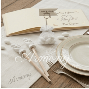 Crayon bébé dans une main – Cadeau invité naissance baptême original